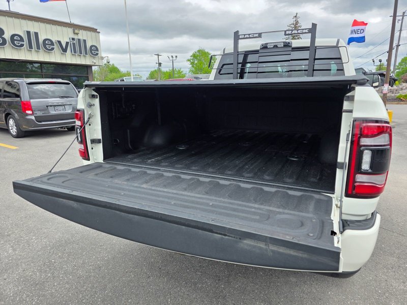 2022 Ram 2500 Limited Limited / Cummins Diesel / Vented Seats