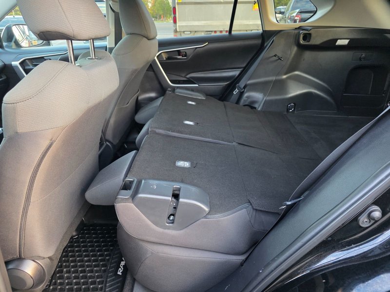 2023 Toyota RAV4 LE LE / All Wheel Drive