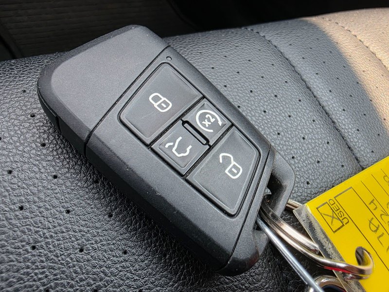 Volkswagen Tiguan Comfortline R-Line Black 2024 Comfortline R-Line Black / Heated Seats