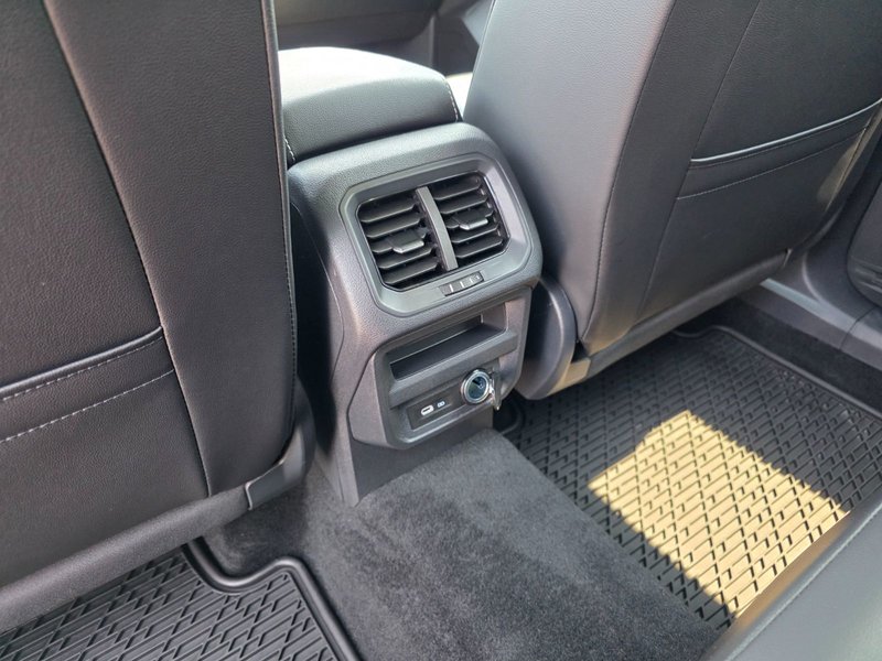 Volkswagen Tiguan Comfortline R-Line Black 2024 Comfortline R-Line Black / Heated Seats