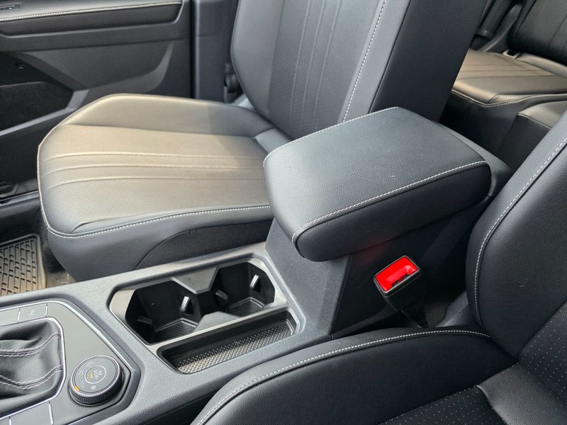 Volkswagen Tiguan Comfortline R-Line Black 2024 Comfortline R-Line Black / Heated Seats