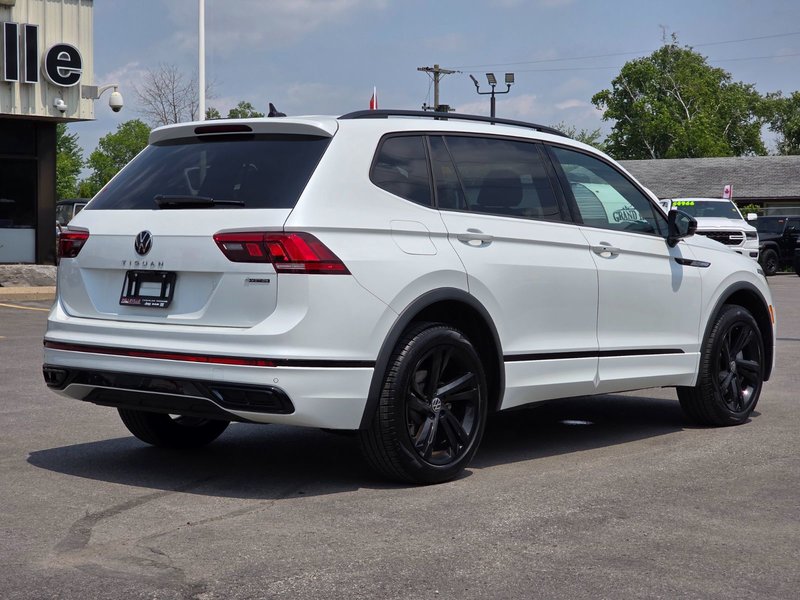Volkswagen Tiguan Comfortline R-Line Black 2024 Comfortline R-Line Black / Heated Seats