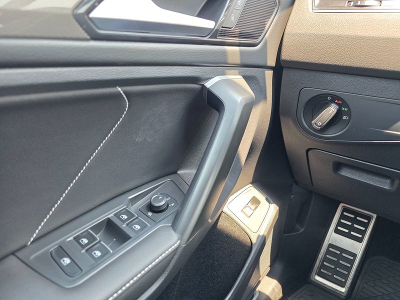 Volkswagen Tiguan Comfortline R-Line Black 2024 Comfortline R-Line Black / Heated Seats