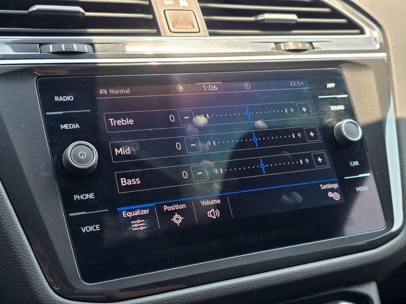 Volkswagen Tiguan Comfortline R-Line Black 2024 Comfortline R-Line Black / Heated Seats
