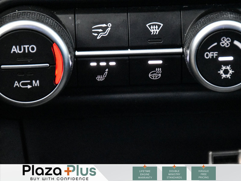 2017 Alfa Romeo Giulia Q4 Clean CarFax Report | All Wheel Drive | Certified |