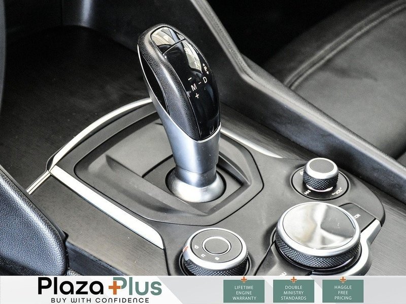 2017 Alfa Romeo Giulia BASE Clean CarFax Report | All Wheel Drive | Certified |