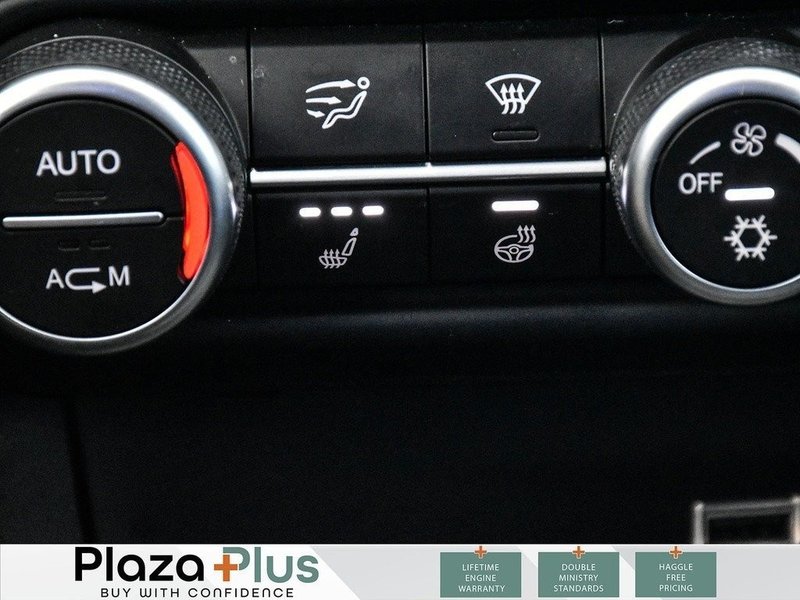 2017 Alfa Romeo Giulia BASE Clean CarFax Report | All Wheel Drive | Certified |