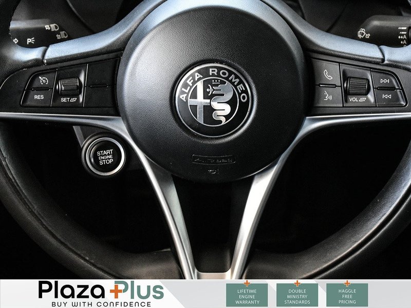 2017 Alfa Romeo Giulia BASE Clean CarFax Report | All Wheel Drive | Certified |