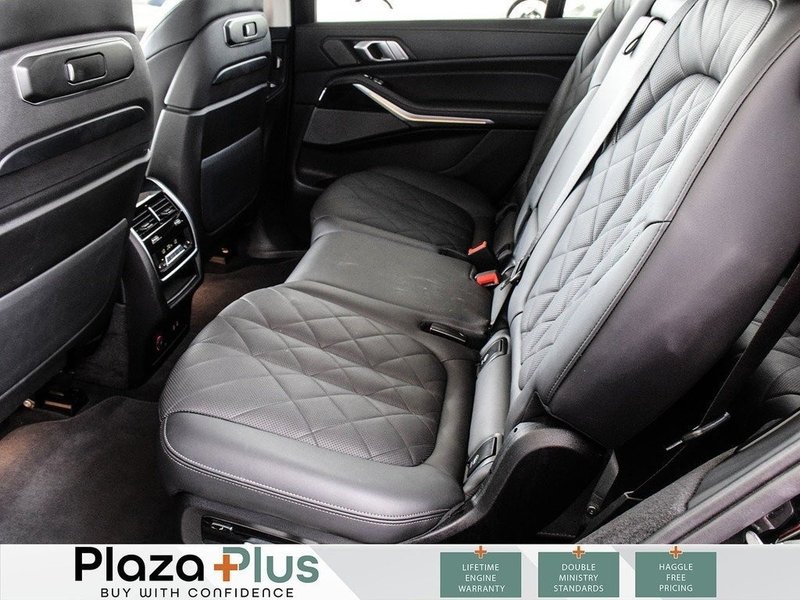 2024 BMW X7 xDrive40i Black Sapphire Metallic Premium Sound System 3rd Row Seat
