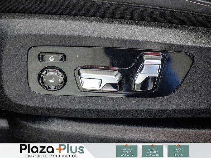 2024 BMW X7 xDrive40i Black Sapphire Metallic Premium Sound System 3rd Row Seat