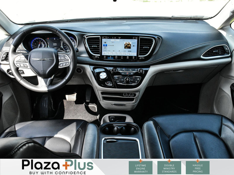 2023 Chrysler Pacifica Touring L 3rd Row Seating l Leather l Back Up Camera