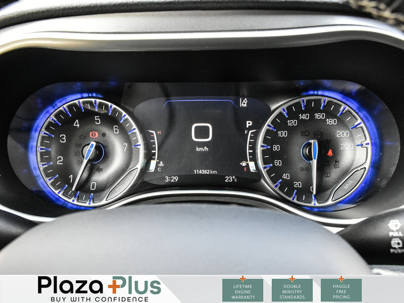 2023 Chrysler Pacifica Touring L 3rd Row Seating l Leather l Back Up Camera