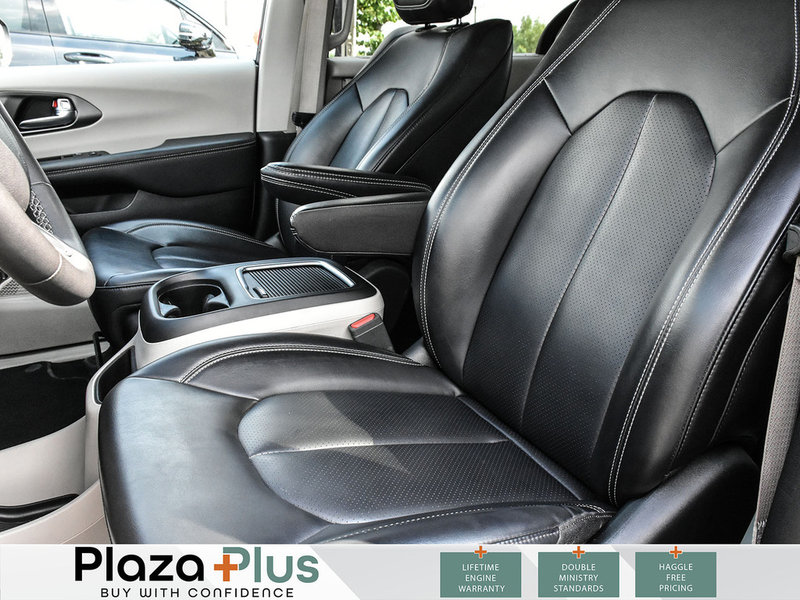 2023 Chrysler Pacifica Touring L 3rd Row Seating l Leather l Back Up Camera