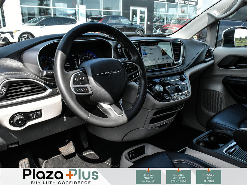 2023 Chrysler Pacifica Touring L 3rd Row Seating l Leather l Back Up Camera