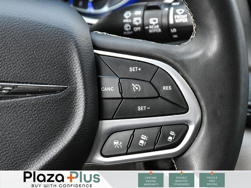 2023 Chrysler Pacifica Touring L 3rd Row Seating l Leather l Back Up Camera