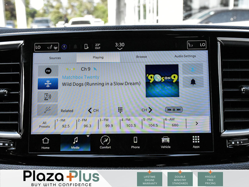 2023 Chrysler Pacifica Touring L 3rd Row Seating l Leather l Back Up Camera