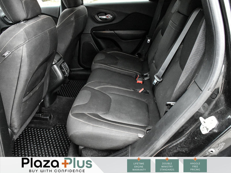 2016 Jeep Cherokee North One owner / Clean CarFax report / service records