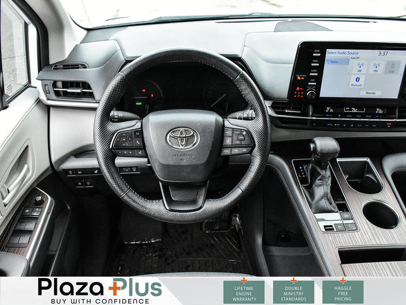 2022 Toyota Sienna LE