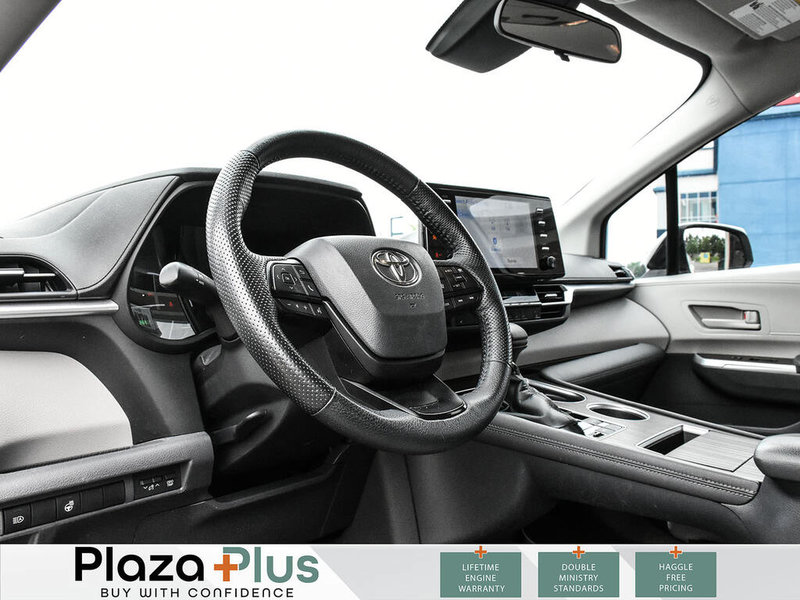2022 Toyota Sienna LE