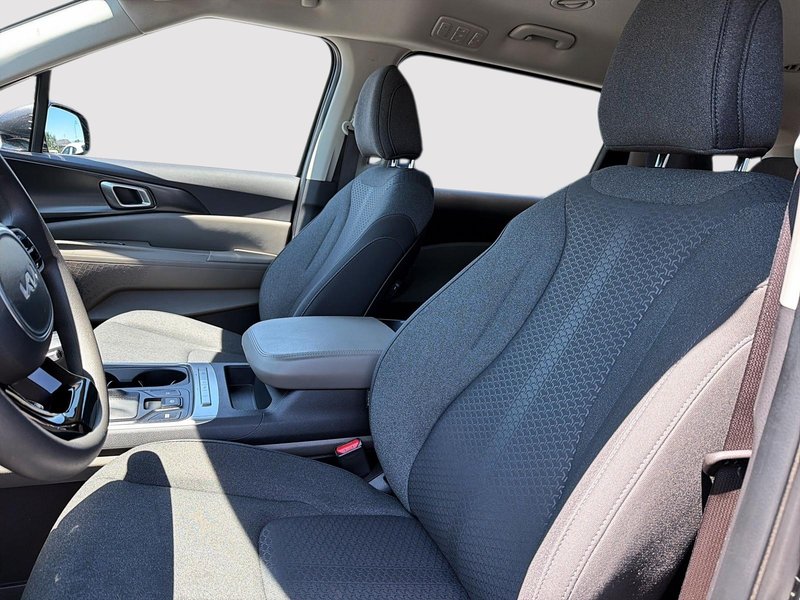Kia Carnival LX 2026 L'ESPACE POUR TOUTE LA FAMILLE. LE CONFORT POUR TOUS LES TRAJETS.