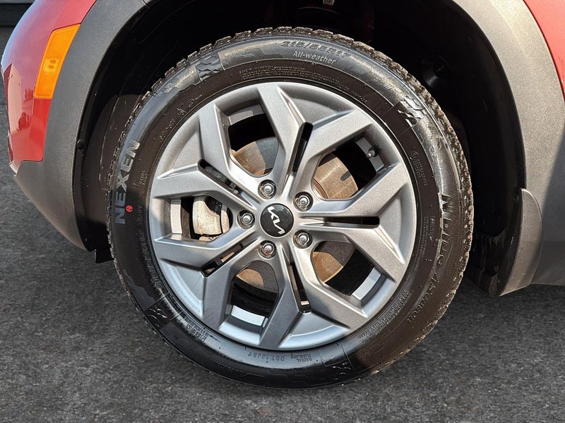 2024 Kia Seltos EX AWD + Heated seats + Sunroof + Carplay