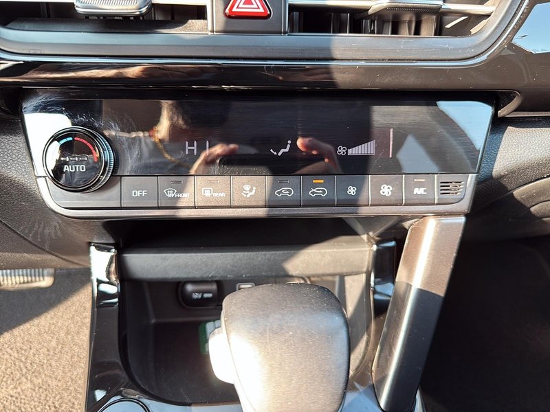 2024 Kia Seltos EX AWD + Heated seats + Sunroof + Carplay