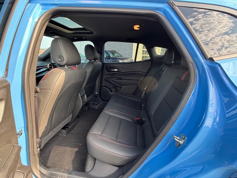 2024 Chevrolet Trax 2RS 11 inch screen + Carplay + Sunroof + heated seats & steering wheel