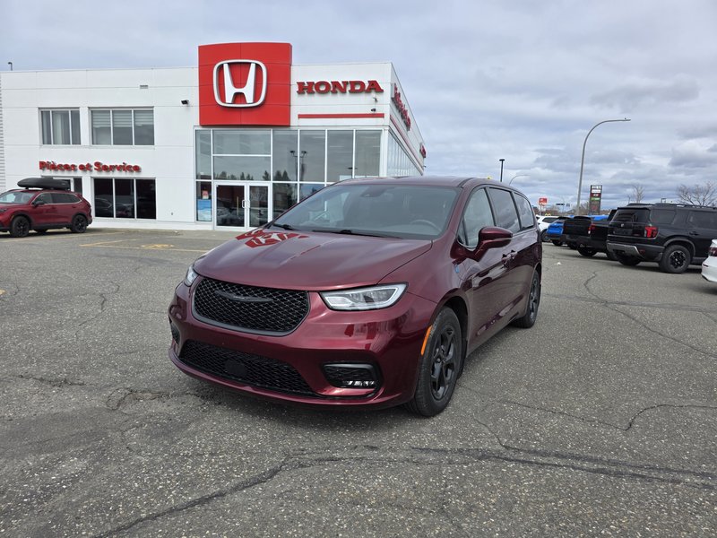 2022 Chrysler Pacifica Touring L Hybride in Rivière-du-Loup, Quebec