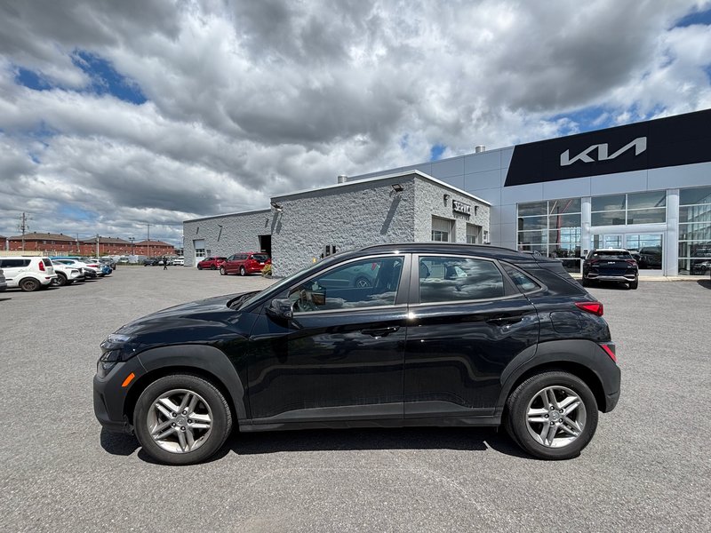 2023 Hyundai Kona Essential AWD + back up camera + Heated seats