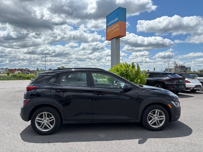 2023 Hyundai Kona Essential AWD + back up camera + Heated seats