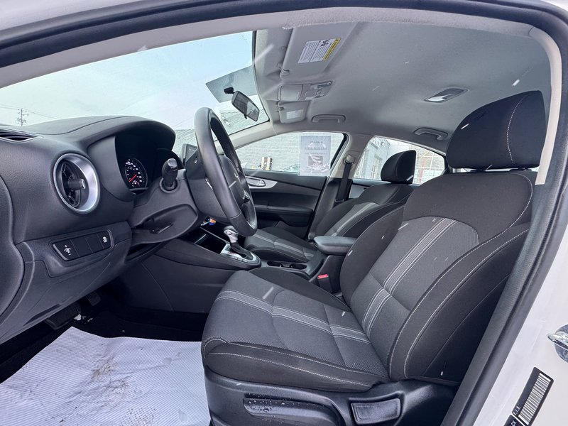2024 Kia Forte LX CARPLAY + BACK UP CAM + HEATED SEATS