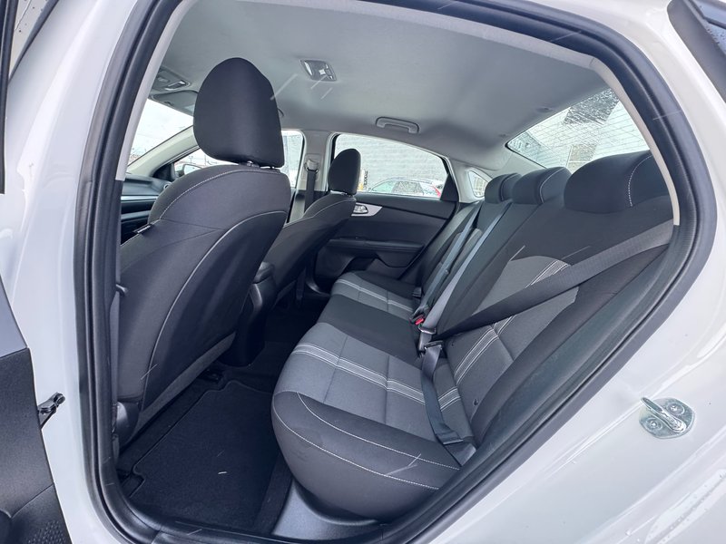 2024 Kia Forte LX CARPLAY + BACK UP CAM + HEATED SEATS