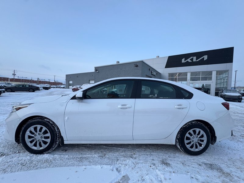 2024 Kia Forte LX CARPLAY + BACK UP CAM + HEATED SEATS