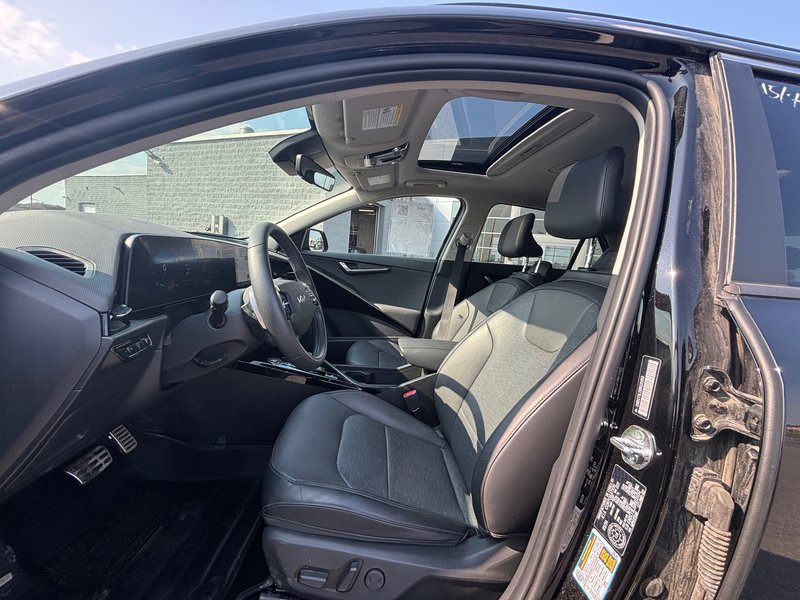 2024 Kia Niro EV Wave Leather + Sunroof + Navigation + Up to 407km of range