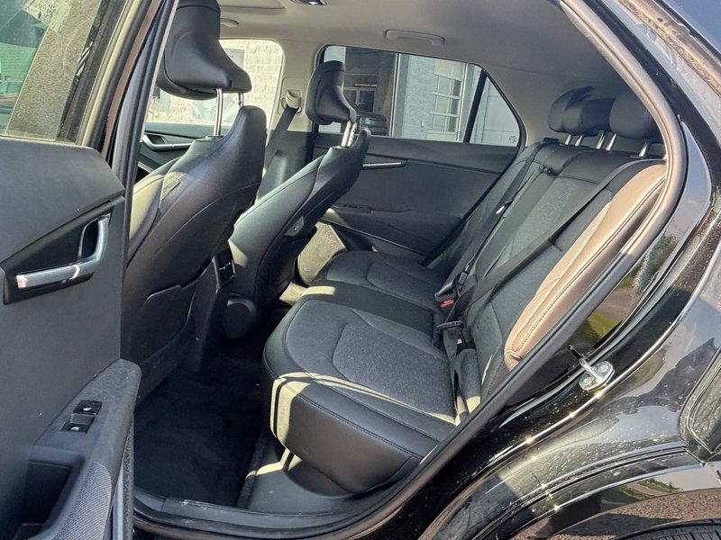 2024 Kia Niro EV Wave Leather + Sunroof + Navigation + Up to 407km of range