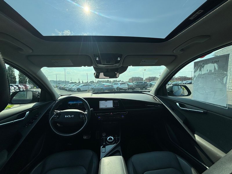 2024 Kia Niro EV Wave Leather + Sunroof + Navigation + Up to 407km of range