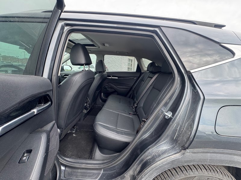 2025 Kia Seltos EX AWD + Sunroof + Leather + Backup camera