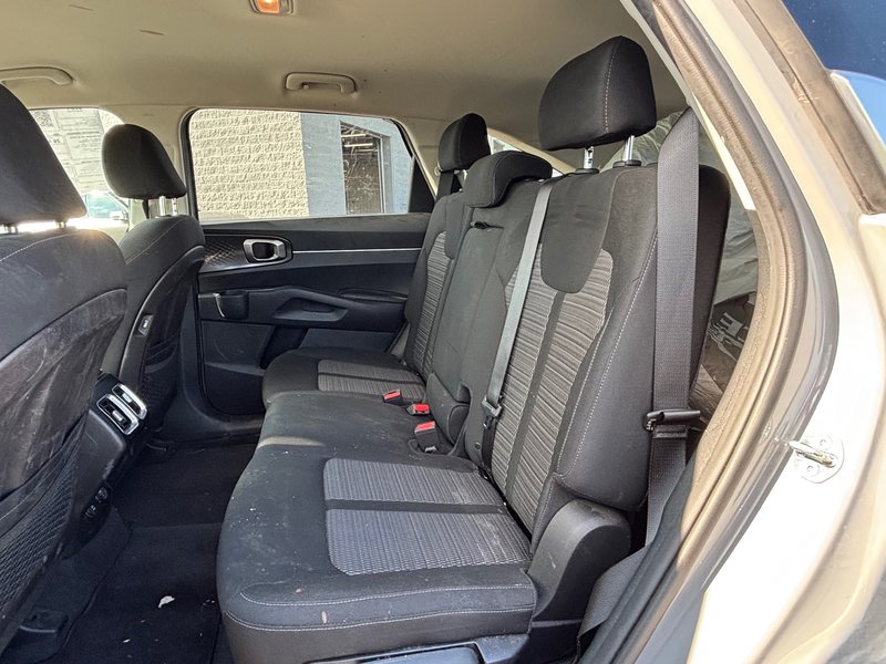 2022 Kia Sorento LX Premium Blind spot detector + Carplay + 7 passangers