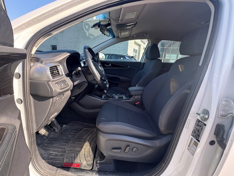 2020 Kia Sorento  AWD + 7 PASSENGERS + BACKUP CAMERA