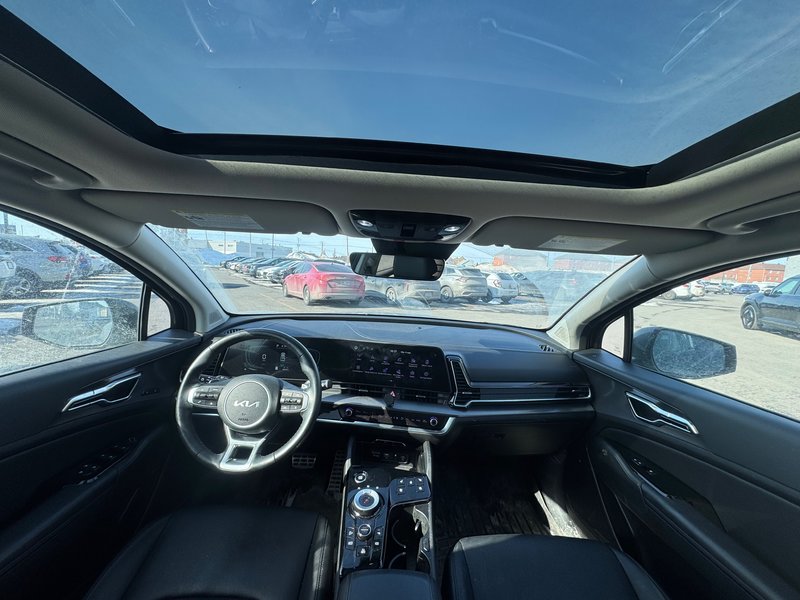 2023 Kia Sportage Plug-In Hybrid EX Premium AWD + Panoramic roof + Leather + Carplay