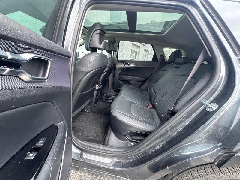 2024 Kia Sportage Plug-In Hybrid SX AWD + Sunroof + Leather + Backup camera