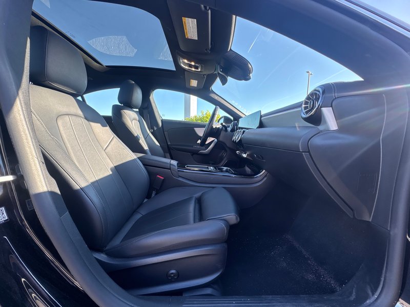 2025 Mercedes-Benz CLA 250 AWD + Sunroof + Leather + Backup camera