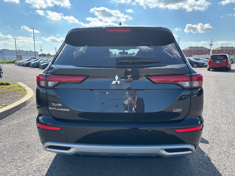 2022 Mitsubishi Outlander SEL AWC + Leather seats + Panoramic sunroof + Carplay