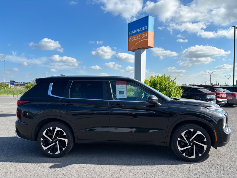 2022 Mitsubishi Outlander SEL AWC + Leather seats + Panoramic sunroof + Carplay