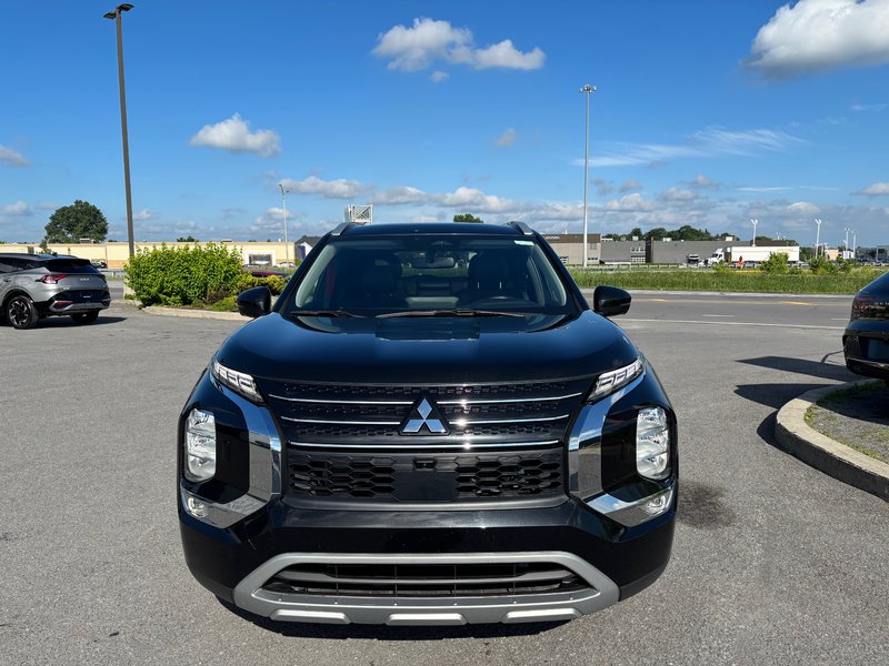 2022 Mitsubishi Outlander SEL AWC + Leather seats + Panoramic sunroof + Carplay