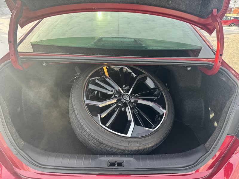 2023 Nissan Altima SR Leather + Sunroof + Bose