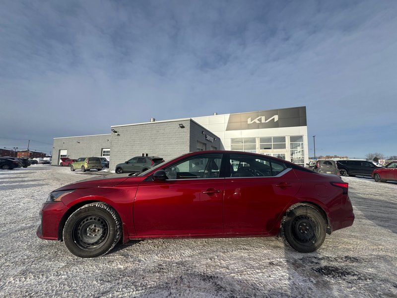 2023 Nissan Altima SR Leather + Sunroof + Bose