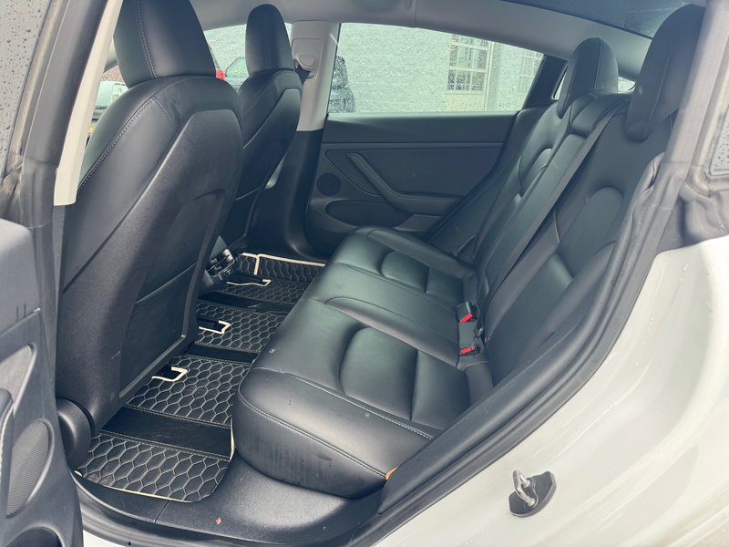 2023 Tesla Model 3  Leather seats + 15 inch screen