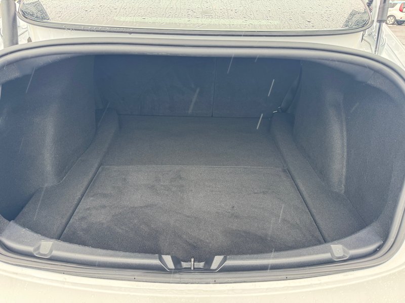 2023 Tesla Model 3  Leather seats + 15 inch screen