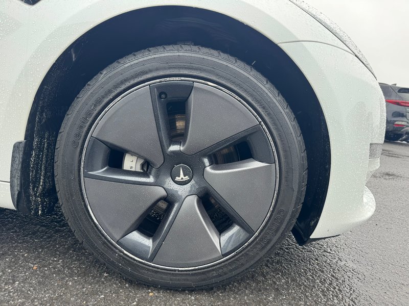 2023 Tesla Model 3  Leather seats + 15 inch screen